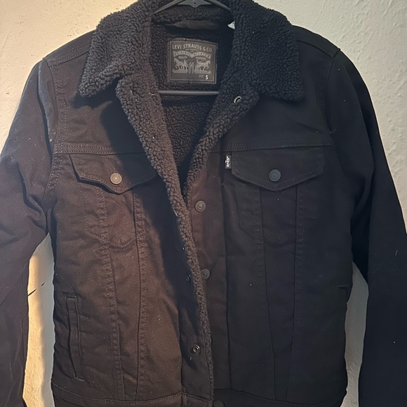 Levi’s all black denim Sherpa jacket size S - Picture 2 of 2